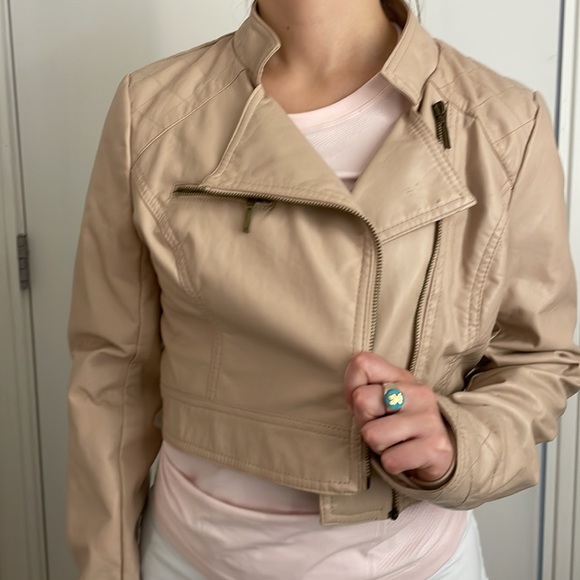 Light Pink faux leather jacket size large fits like XS - Picture 9 of 9
